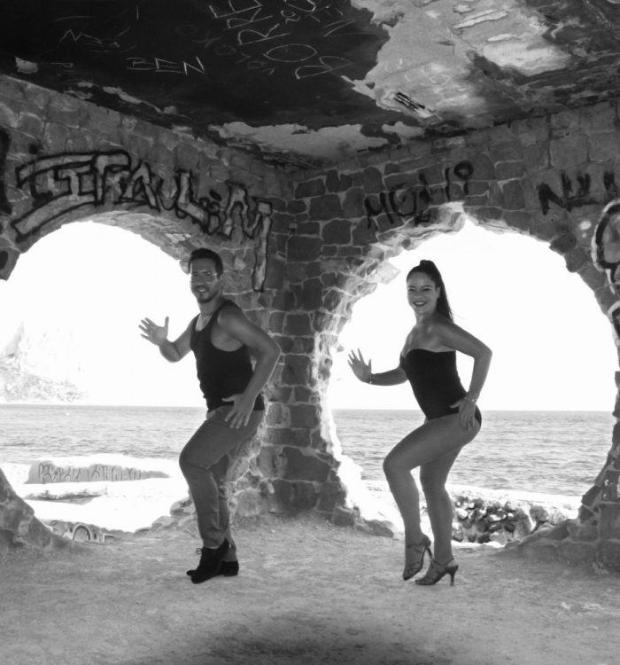 ELEGANCIA CON SABOR TANIA & MASSI SALSA y BACHATA flow espacio vivo